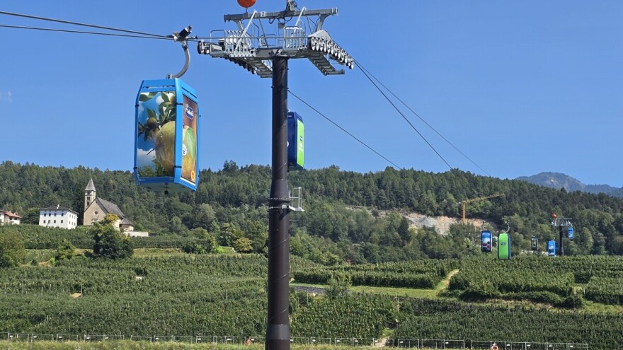Jabuke iz Dolomita putuju žičarom: Prvi takav sustav na svijetu pokrenut u Italiji