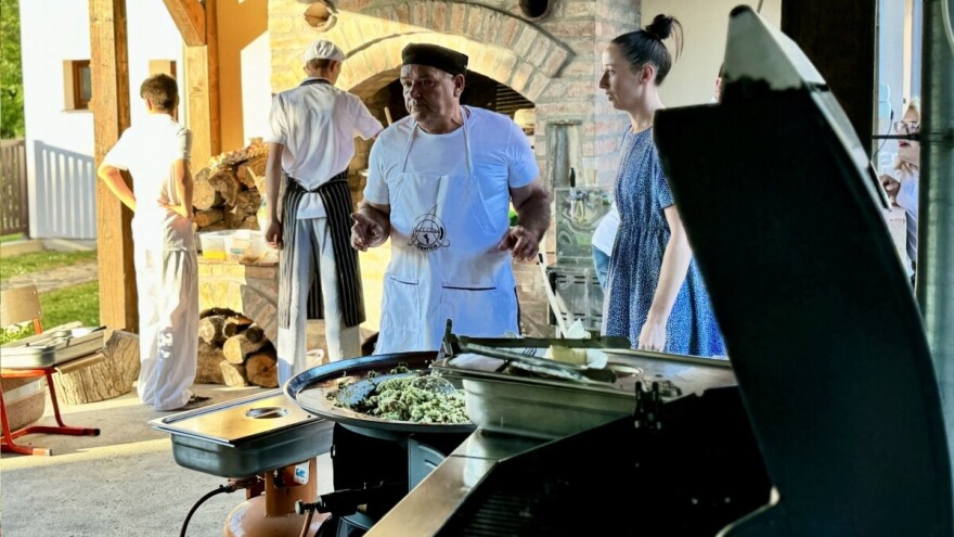 Andrijaševci u mirisima kobasica i kulenovih seka, ali i specijaliteta od šparoga