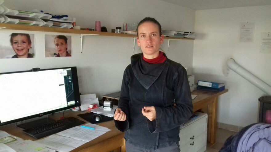 Dok povrće čeka, vlasnici plastenika ganjaju papire!