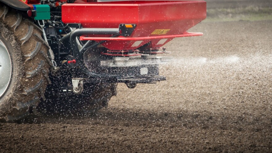 U osnovnoj gnojidbi uljane repice dati dušik, fosfor i kalij, a u predsjetvenoj i sumpor