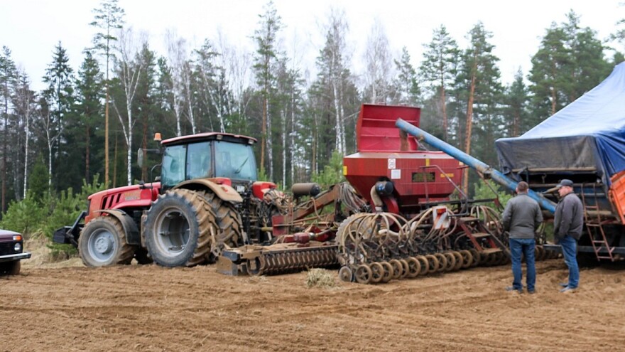 Prvo pucao iz vatrenog oružja, a onda im potanjirao 60 duluma posijanog kukuruza
