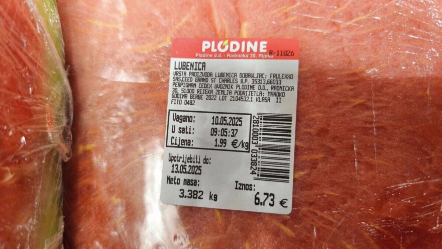 Glupost koja se širi internetom. U trgovačkom centru se prodaje lubenica stara tri godine?