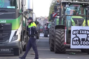 Haos zbog cijena goriva: Poljoprivrednici blokirali snabdijevanje, policija u Irskoj razbija protest