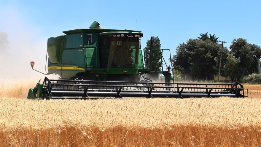 Putem interneta dogovorio kupnju kombajna - ostao bez novca i bez kombajna