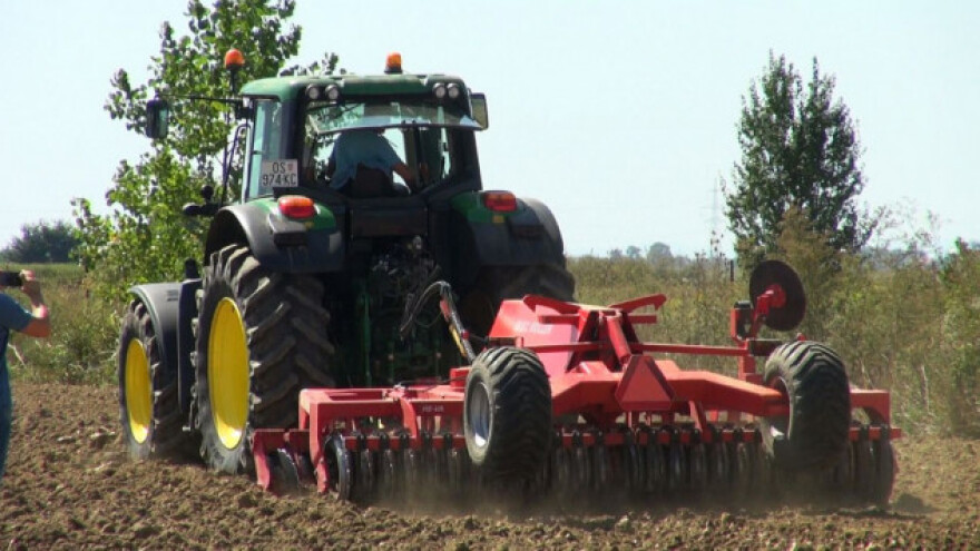 Zaoravanje biljnih ostataka s HE-VA disc rollerom