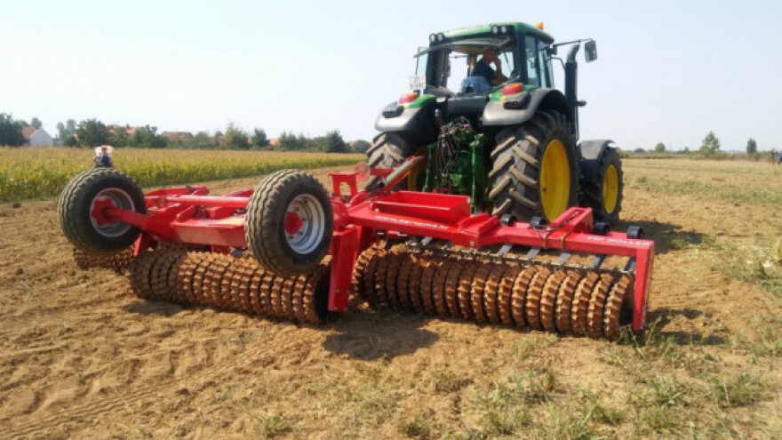 HE-VA valjak u jednom prohodu sabija i ravna tlo