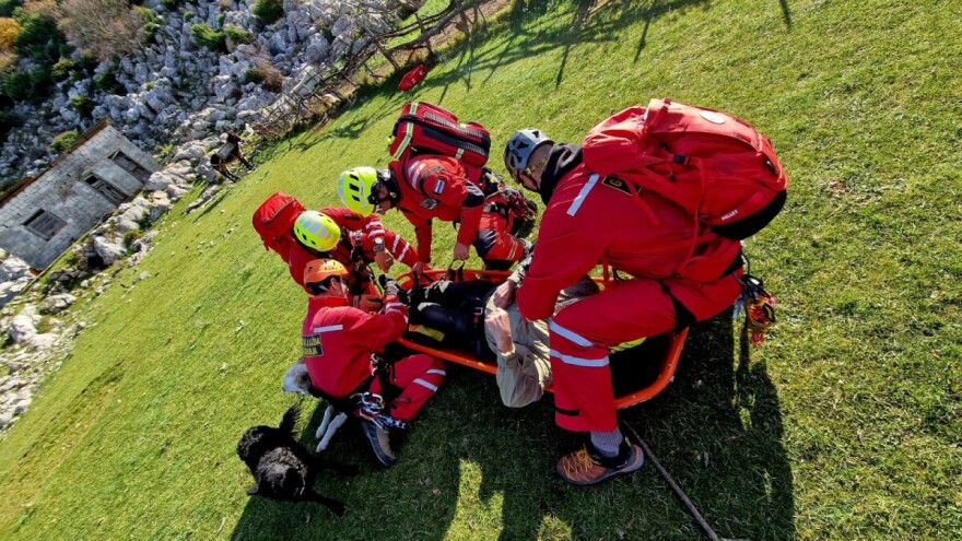 Članovi HGSS-a spasili teško ozlijeđenog pastira