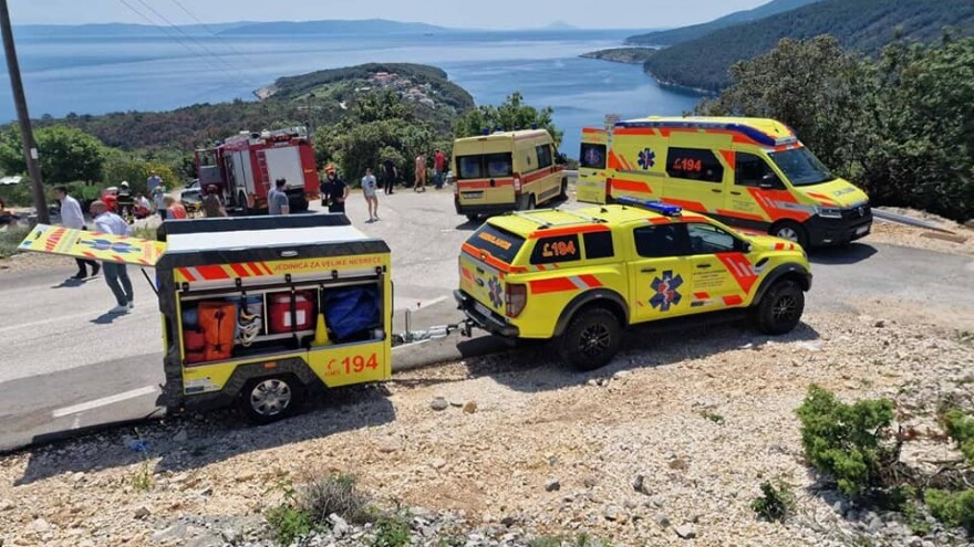 U prevrtanju traktora s prikolicom kod Labina ozlijeđeno 14 maturanata