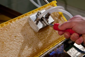 Honey Paw uređaj za lakšu ekstrakciju meda