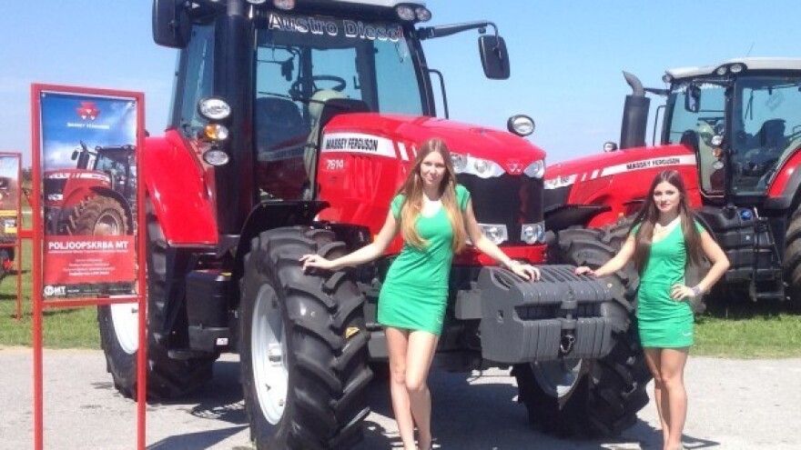 Agroklub hostesu pronađi i dva poklona osvoji!