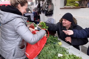 HPK: Obavezati trgovačke lance na otkup domaćih proizvoda, isplata potpora do 15. travnja