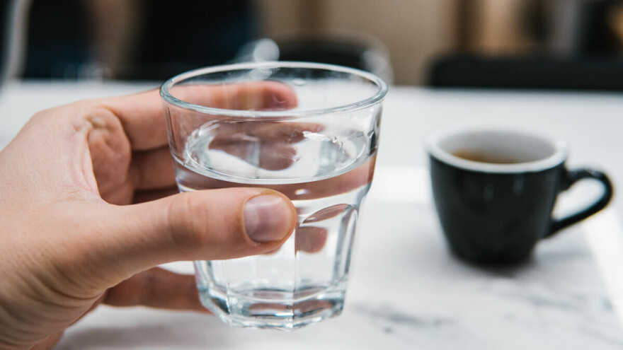 Destilovana voda čisti organizam od štetnih materija?