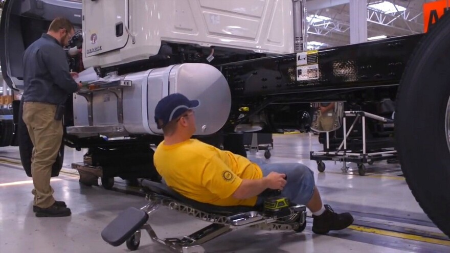 Human Hoist: dizalica za mehaničare s kojom više nije problem ući pod stroj