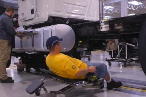 Human Hoist: odlična dizalica za popravke traktora ili kombajna