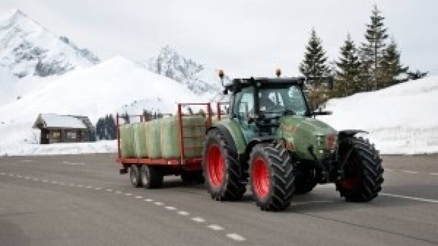 Novi traktor srednje kategorije - XM Tier 4i