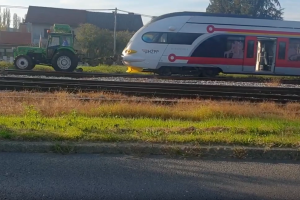 Nema toga što traktor ne može povući - u Hrvatskoj čak i vlak!