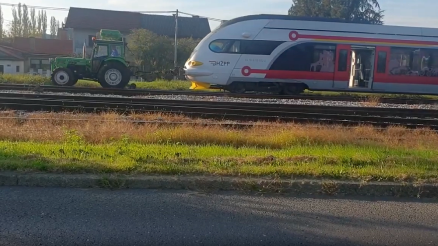 Nema toga što traktor ne može povući - u Hrvatskoj čak i vlak!