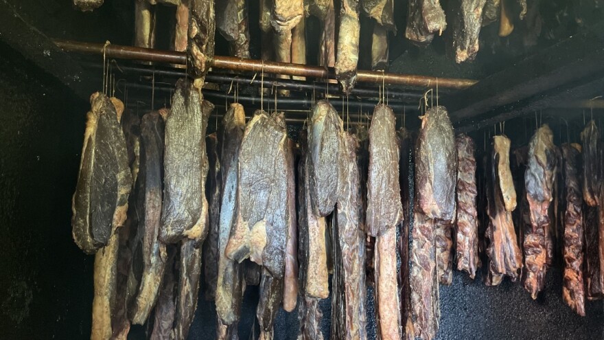 Lopov omastio brk: Domaćinu u Vozućoj ukrao 100 kilograma suhog mesa