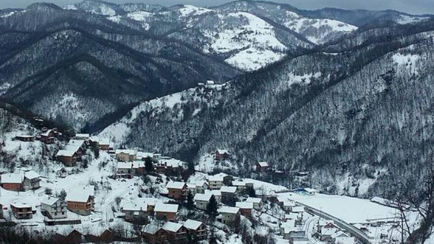 Ilijas Begić posadio voćke, izgradio dva jezera i heliodrom