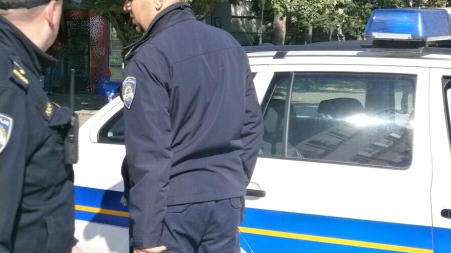 Peti put uhvaćen kako vozi traktor bez vozačke