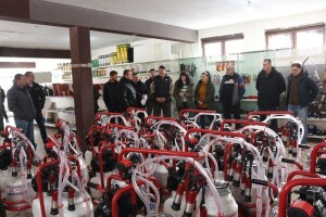 Farmerima podijeljene muzilice, zadrugrima rotaciona kosa