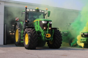 Novocommerce predstavio John Deere traktore iz nove 6R serije