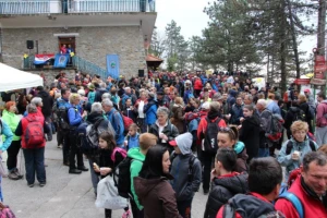 1500 planinara pozdravilo proljeće na Papuku
