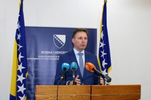 Ministar objavio da je isplaćeno 37.488 KM Fejziću, on tvrdi: To je samo dio!