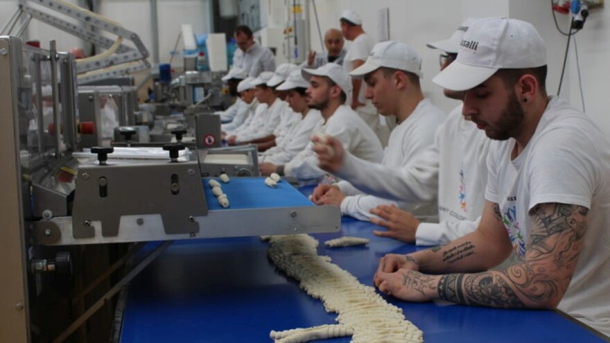 Porodica Vasali Italijom proširila smrznuti pekarski simbol Ferare