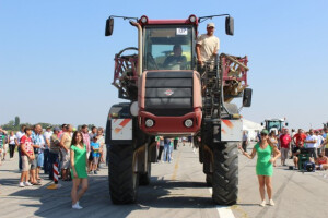 Nedjelja na Farmshow-u dan za utrku traktora!