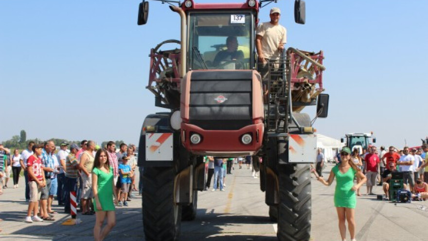 Nedjelja na Farmshow-u dan za utrku traktora!