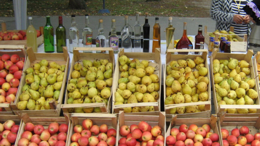 Palili vatre u voćnjaku pa sada imaju dobar urod