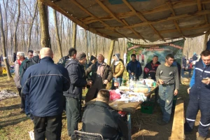 "Revena" u Bagremari uz pečenog bika