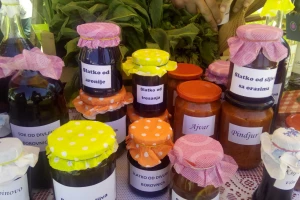 Otpremninu uložila u tradicionalnu proizvodnju zimnice