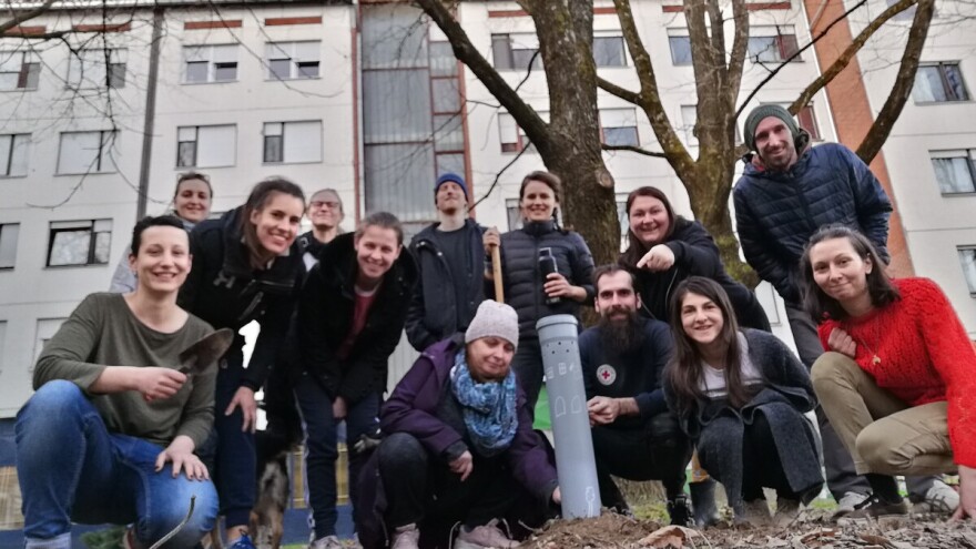 Vrbani su dobili hotel za gliste koji služi za kompostiranje psećeg izmeta