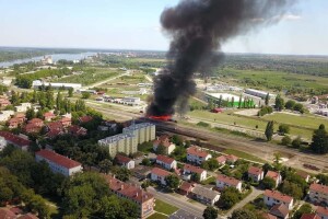 Požari u Dalmaciji i Slavoniji, vatrena stihija progutala travu, smreku i trsove vinove loze