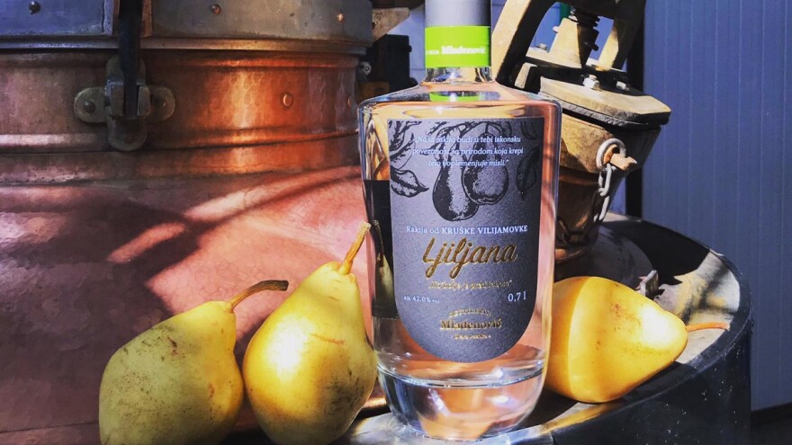 Rakija po imenu babe, tetke, prababe - brend destilerije Mladenović