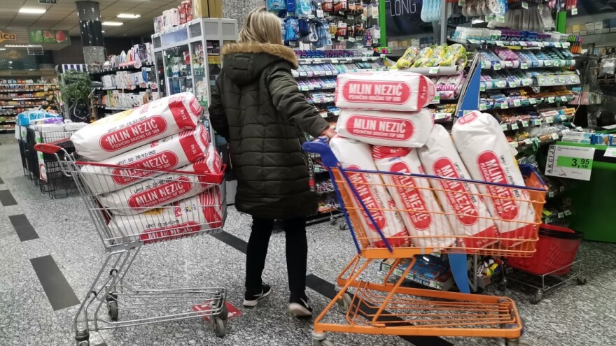 Građani BiH iz (ne)opravdanog straha gomilaju zalihe - poskupjelo brašno