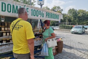 Med za gospođu i rakija za gospodina - može i "pljoska"