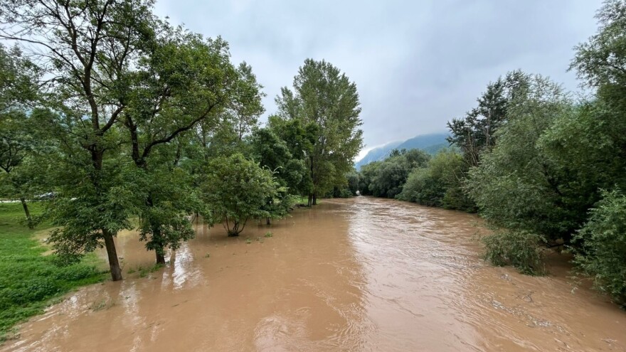 Izlile se reke i poplavile domaćinstva u Braničevu. Proglašena vanredna situacija