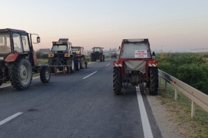 Poljoprivrednici osvanuli na cesti - kreću u blokadu granice