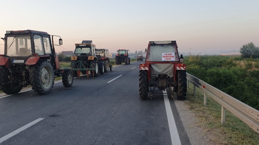 Poljoprivrednici osvanuli na cesti - kreću u blokadu granice