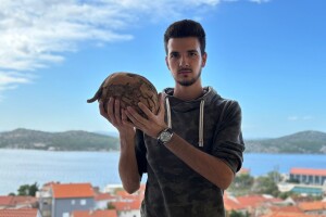 Drniški gigant: Nikica Beader uzgojio batat od 4,2 kilograma