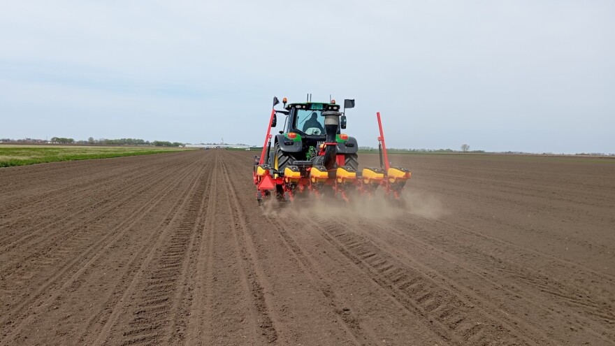 Ekstremna suša u pojedinim delovima zemlje,  temperature do 27 °C