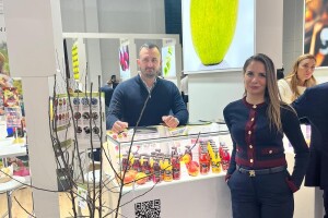 Ni gram konzervansa, a ni šećera - na gazdinstvu porodice Petrović nastaju sokovi iz domaćeg voća
