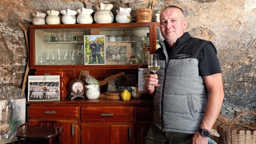 Franko Ružić jedini je registrirani proizvođač mirnog vina i vrhunskog pjenušca od jarbole
