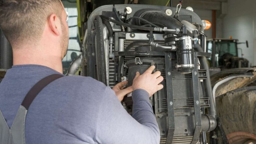 Koliko košta servis traktora, što podrazumijeva i na što paziti?
