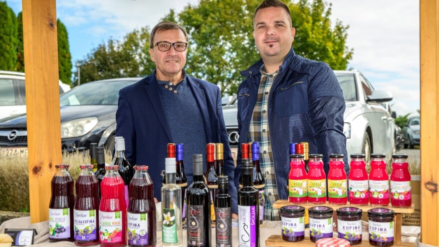 Obitelj  Špoljar napravila prvi hrvatski pjenušac od kupina