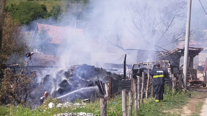 Velika nesreća u domaćinstvu Hasanović: Vatra progutala životinje, štale, mehanizaciju