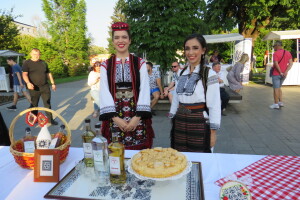Slava kroz tradiciju - ko pravi najbolju pogaču, a ko rakiju?